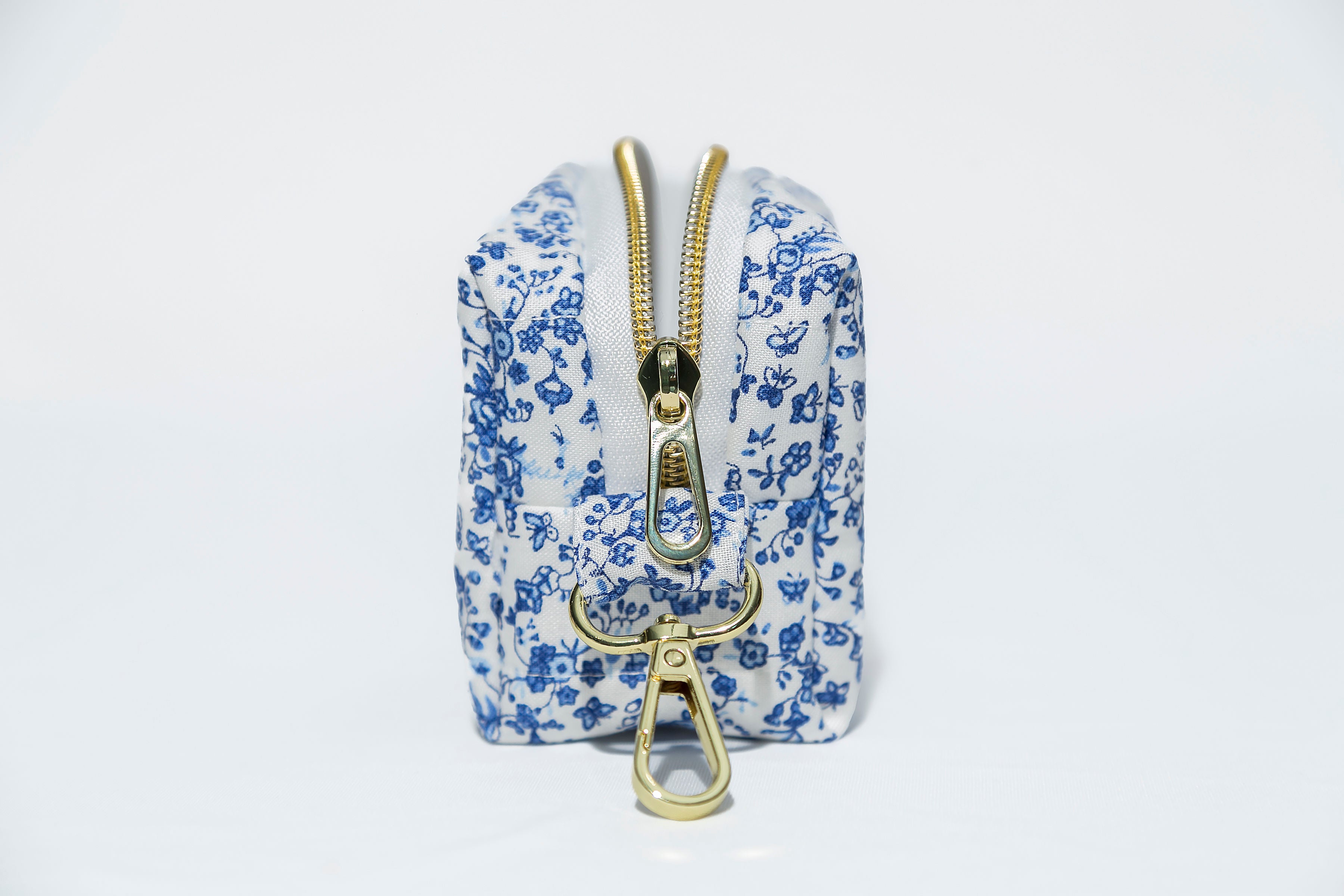 White & Blue Floral Jewelry Pouch